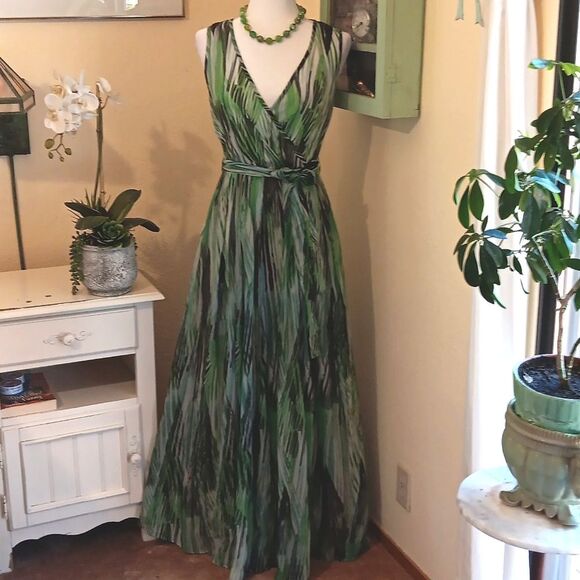 NWT. HAOYOUDUO  Green and White Patterned Maxi Dress. Fairycore. Forestcore. - Picture 1 of 12